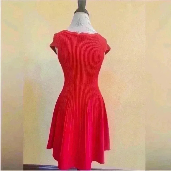 Milly- Sleeveless Structure Fit Flare Stretch Dress Size Petite (0-2) EUC! - Picture 7 of 7